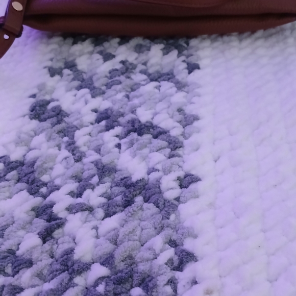 Authentic Michael Kors Pebble Leather Crossbody Bag - Picture 4 of 7